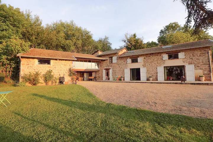 Location de vacances pour 7 personnes, avec jardin ainsi que terrasse et piscine à Régnié-Durette - 2