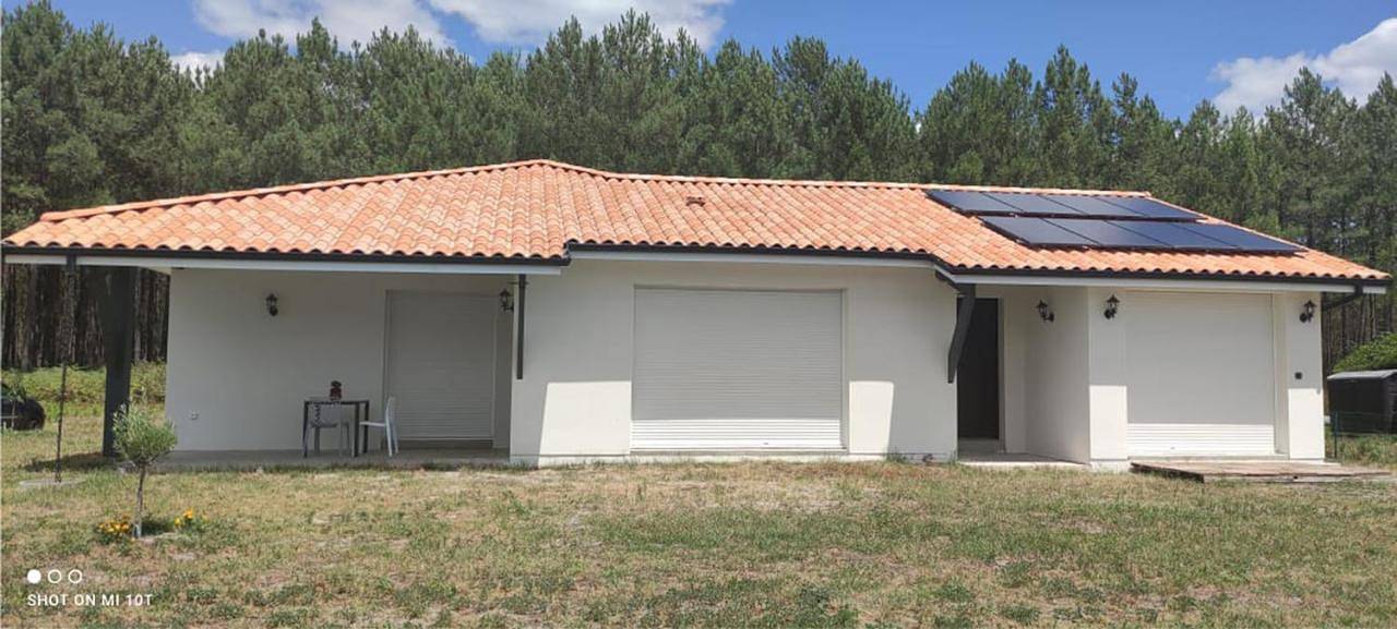 Appartement entier, Double Room with Private Bathroom in Onesse-Laharie, Landes