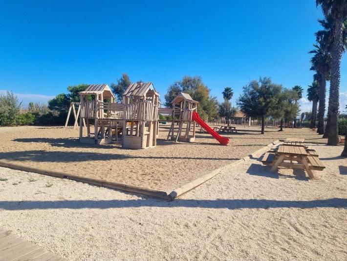 Camping pour 6 personnes, avec piscine ainsi que jacuzzi et jardin, animaux acceptés à Torreilles - 4