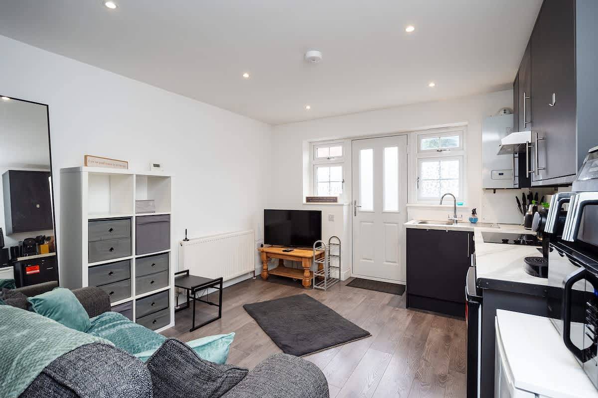 Entire apartment, Relaxing Annexe | With Garden Access & Parking in Kent