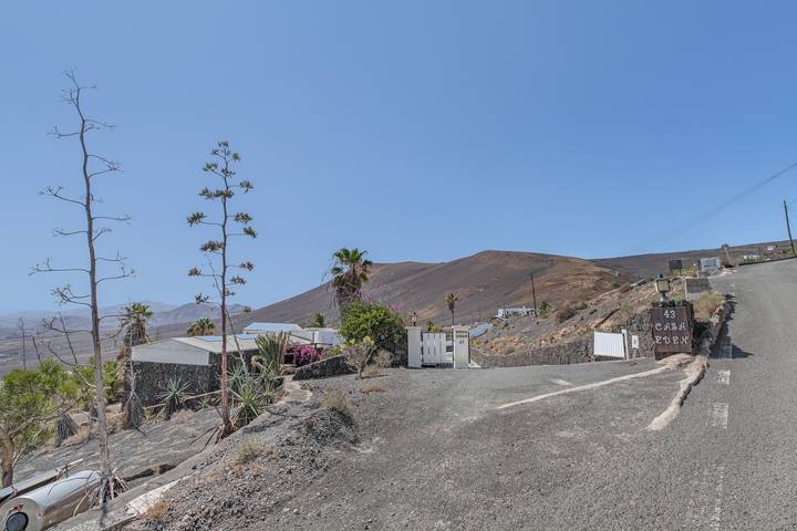 Ganze Wohnung, Ferienwohnung 'Rosa Eden' mit Bergblick, Balkon und WLAN in Tías, Lanzarote