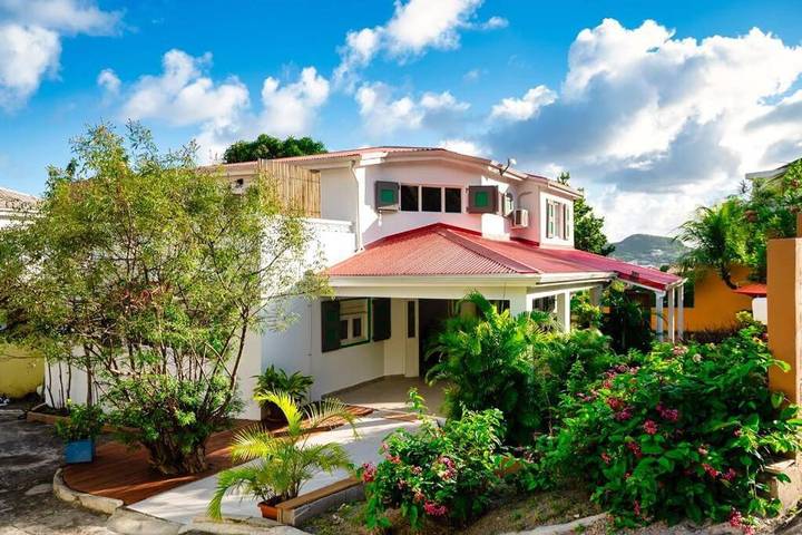 Vakantiehuis voor 6 personen, with uitzicht and tuin as well as zwembad, met huisdier op Sint Maarten