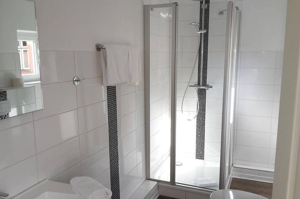 Doppelzimmer klein (Standard) - Pension Marktblick - bed & breakfast in Friedrichstadt, Eider-Treene-Sorge