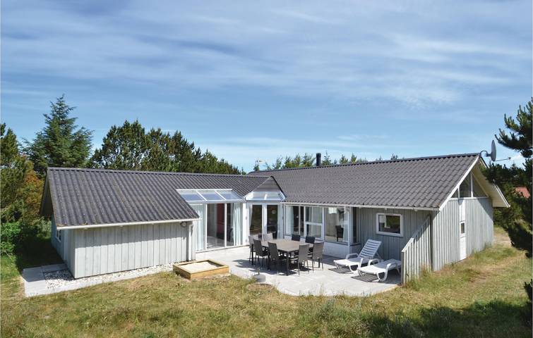 Ferienhaus für 10 Personen, mit Whirlpool und Terrasse sowie Sauna in Slettestrand