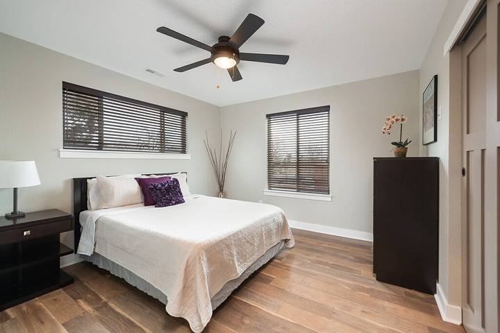 Vacation rental for 10 people, with yard and balcony in Denver