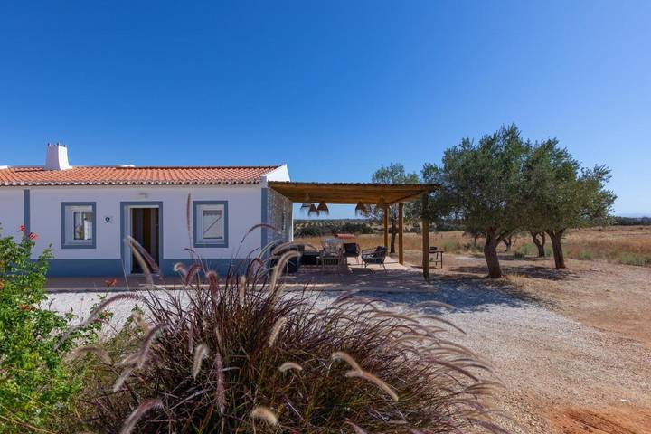 Casas e apartamentos de temporada para 3 pessoas, com jardim e vista, com animais de estimação em Moura