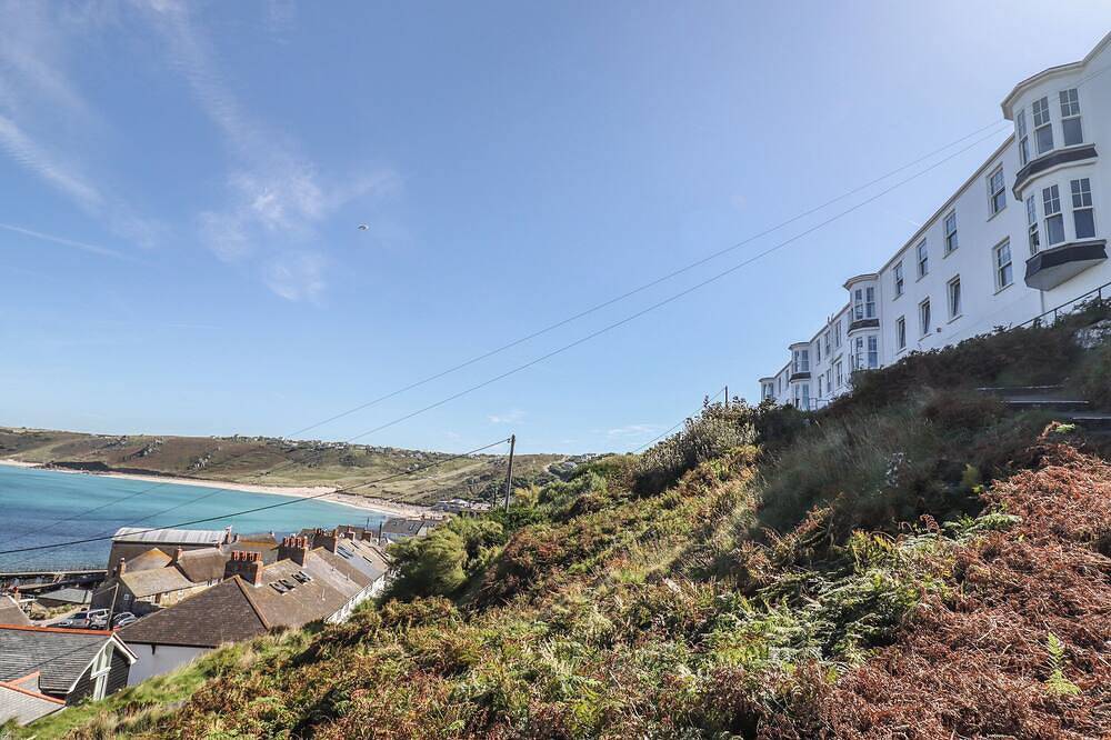 Starfish, pet friendly, country holiday cottage in Sennen Cove in Sennen, Cornwall