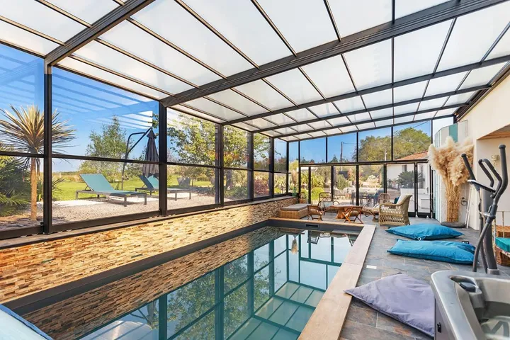 Villa for 12 people, with hot tub and garden as well as pool - 1