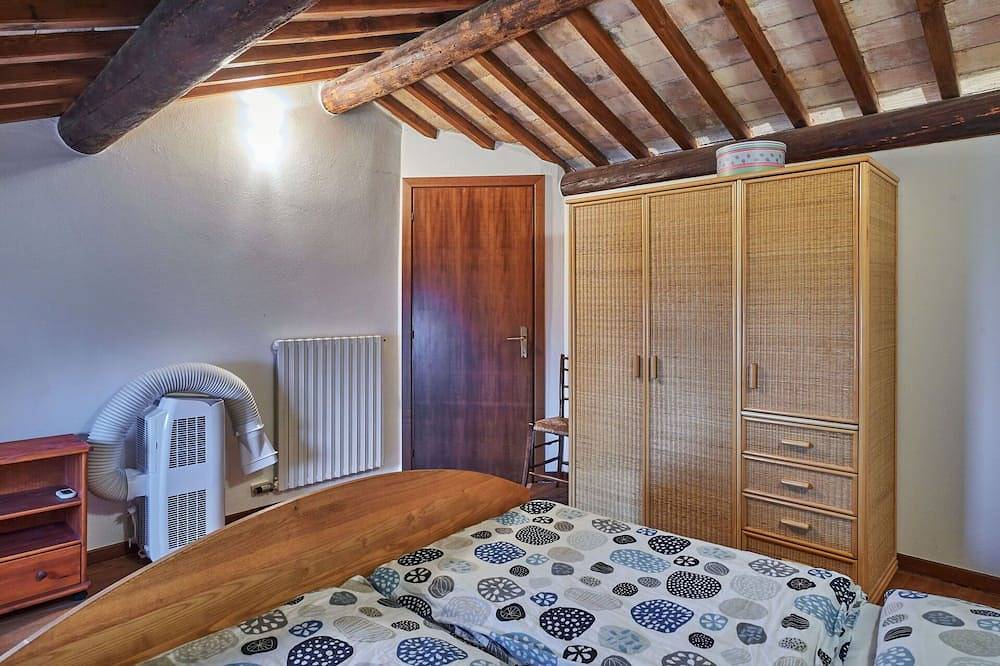 Gemütliche Wohnung in einem Ferienhaus für 8 Gäste mit  W-Lan, Tv und Innenhof in Caprino Veronese, Gardasee-Berge