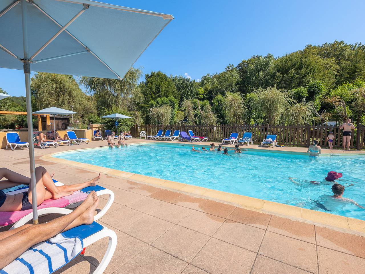 Camping Le Pont de Mazerat 4* in Tamniès, Périgord Noir