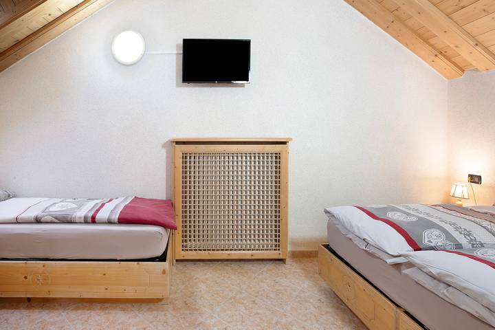Hel lejlighed, Apartment 'Gemma' with Mountain View, Shared Garden and Wi-Fi in Livigno (Town), Livigno