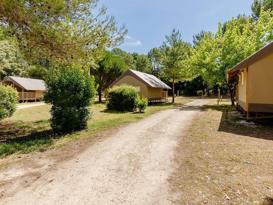 Camping Demoiselles Plage - Tente en toile et en bois 4 personnes - Tente Lodge Confort (2 chambres - Sans sanitaires) 4 pers.  in Saint-Hilaire-de-Riez, Vendée