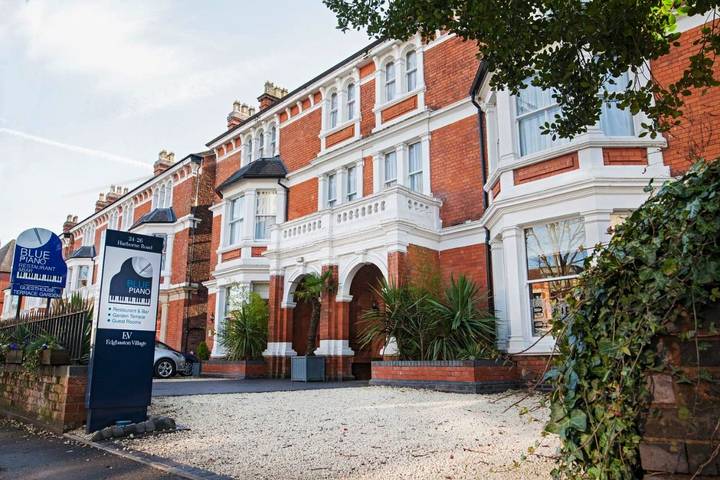 Bed and breakfast for 4 people, with garden in Birmingham