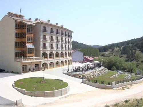 Apartamento para 2 personas, con Balcón y Terraza además de Jacuzzi y Jardín en San Leonardo de Yagüe