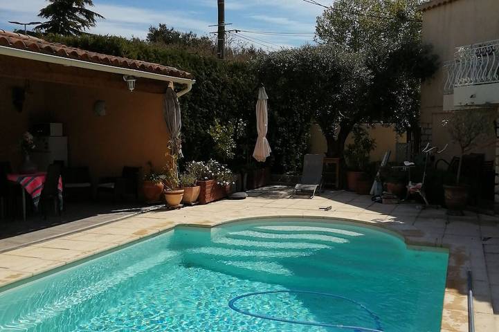 Apartamento entero, Charming independent studio in Martigues town center, swimming pool, spa in Martigues, Costa mediterránea (Francia)