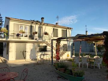 Gîte pour 6 personnes, avec vue et jardin à Le Cailar