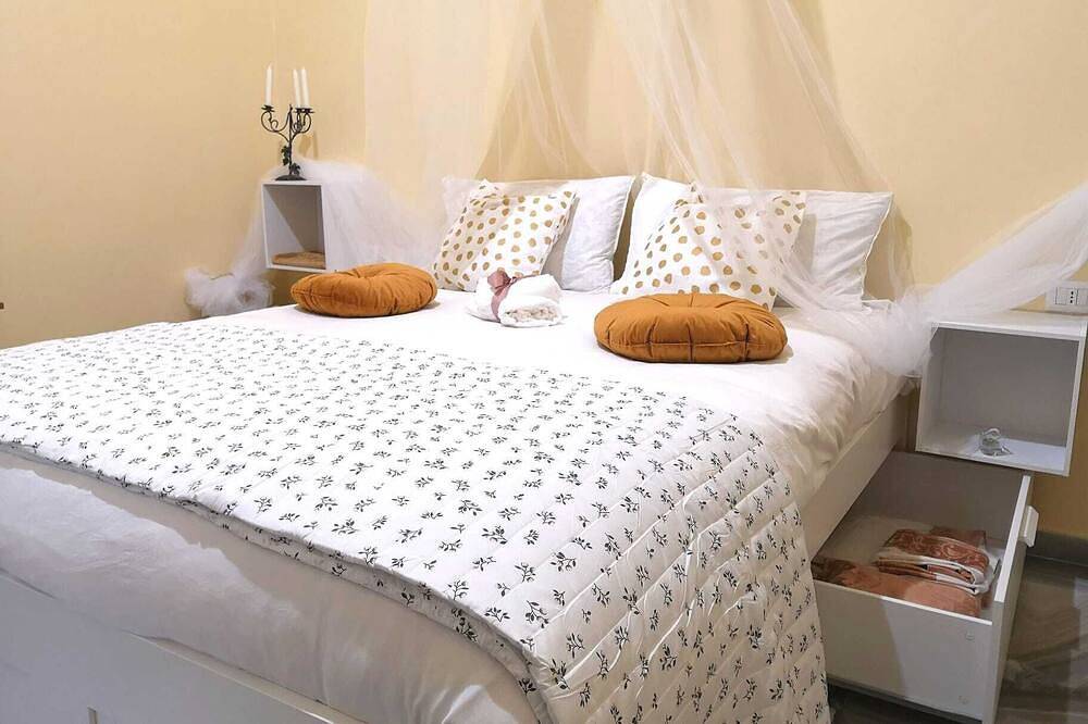 B&B in Central taranto with private bathroom and cromoterapy in Taranto, Golf von Tarent