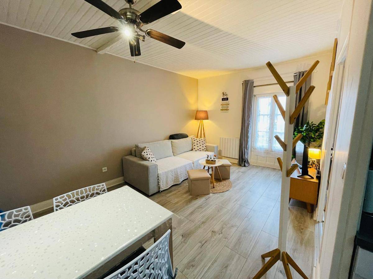 Appartement entier, Appartementt2 à 200m des Thermes in Saujon, Côte de Beauté