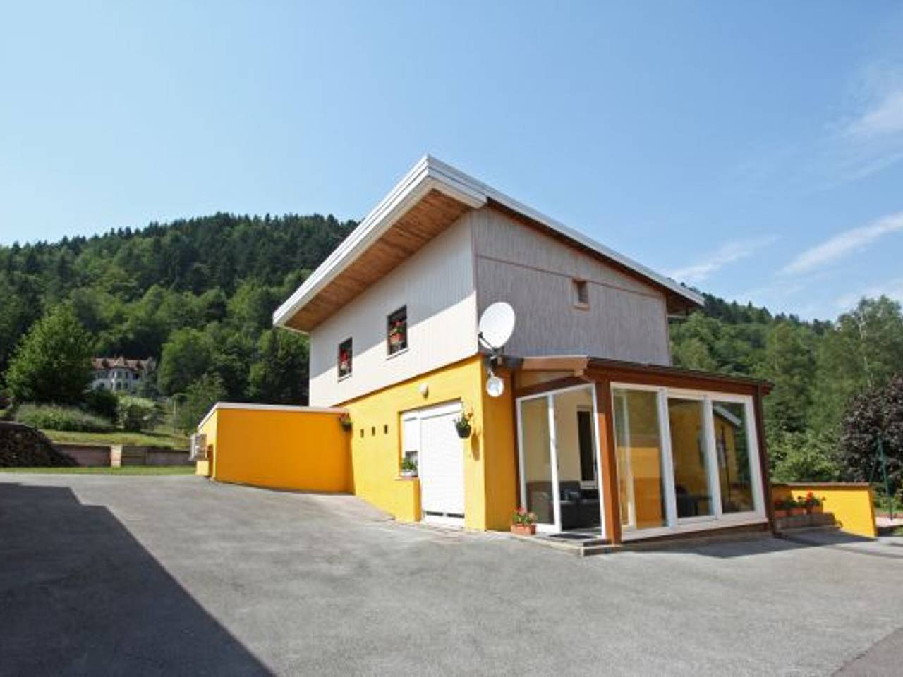 Gîte familial aux Vosges avec jeux pour enfants, à proximité de la nature et activités sportives in Le Ménil, Parc naturel régional des Ballons des Vosges