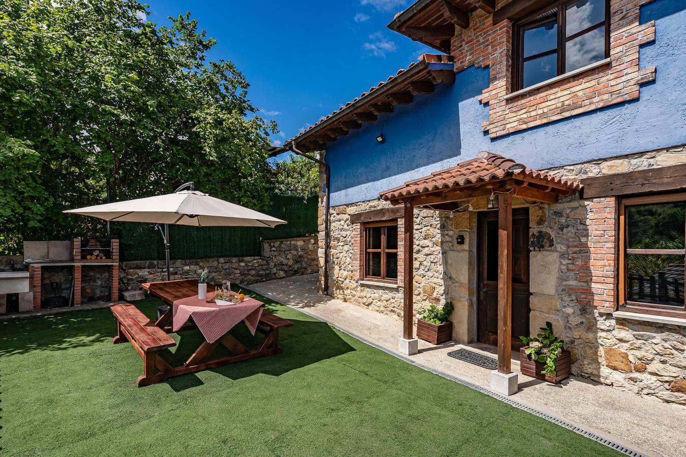 Maison de campagne "La Campanona" avec vue sur les montagnes, terrasse privée et Wi-Fi in Cangas de Onís, Asturias Province
