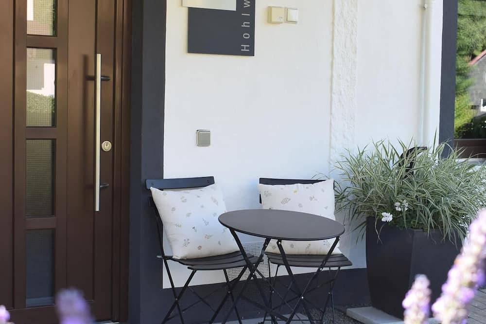 Ganze Wohnung, Gemütliches 32qm Ferienapartment mit Dachterrasse und überdachtem Balkon; kostenfreies Parken und Wlan in Lichtenberg (Oberfranken), Landkreis Hof
