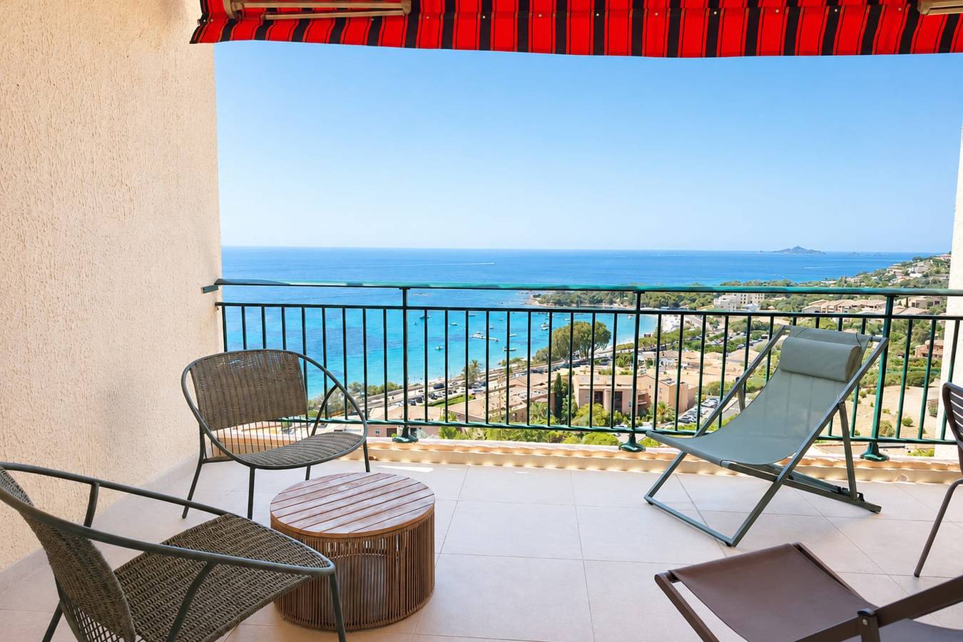Ganze Wohnung, Ferienwohnung für 4 Personen mit Terrasse in Ajaccio, Golfe D'Ajaccio