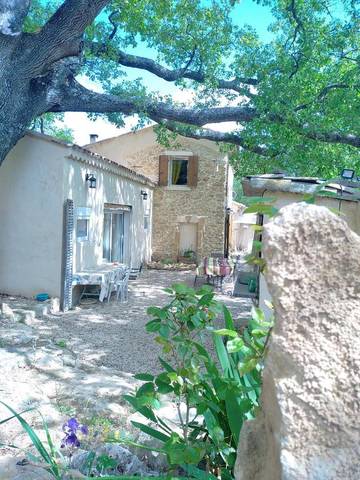 Maison de campagne pour 2 personnes, avec vue ainsi que jardin et piscine dans les Bouches-du-Rhône