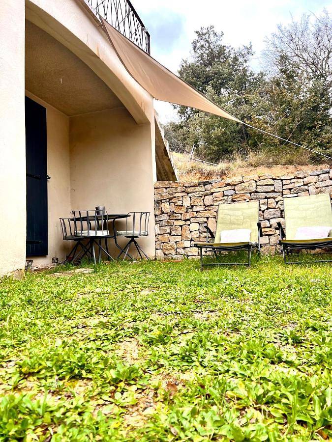 Gîte pour 2 personnes, avec jardin à Ginasservis - 2