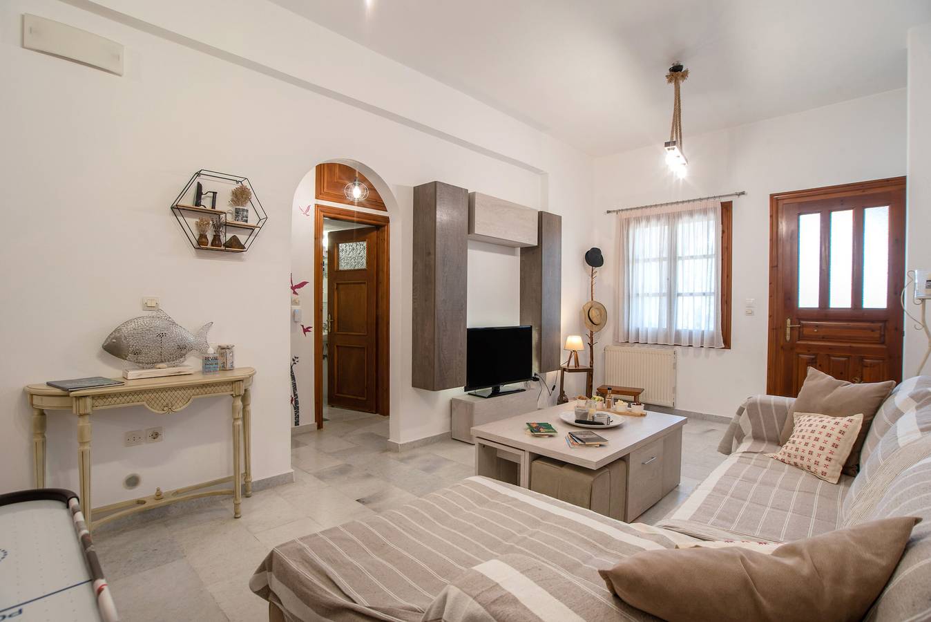 Entire apartment, Apartment 'On_the_road_house' with Mountain View, Balcony and Wi-Fi in Drymalia, Cyclades