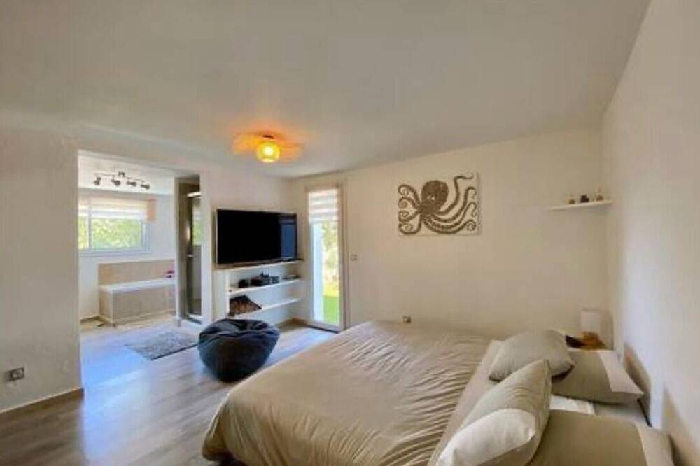 Charming villa with swimming pool in Le Rouret in Le Rouret, Cannes region