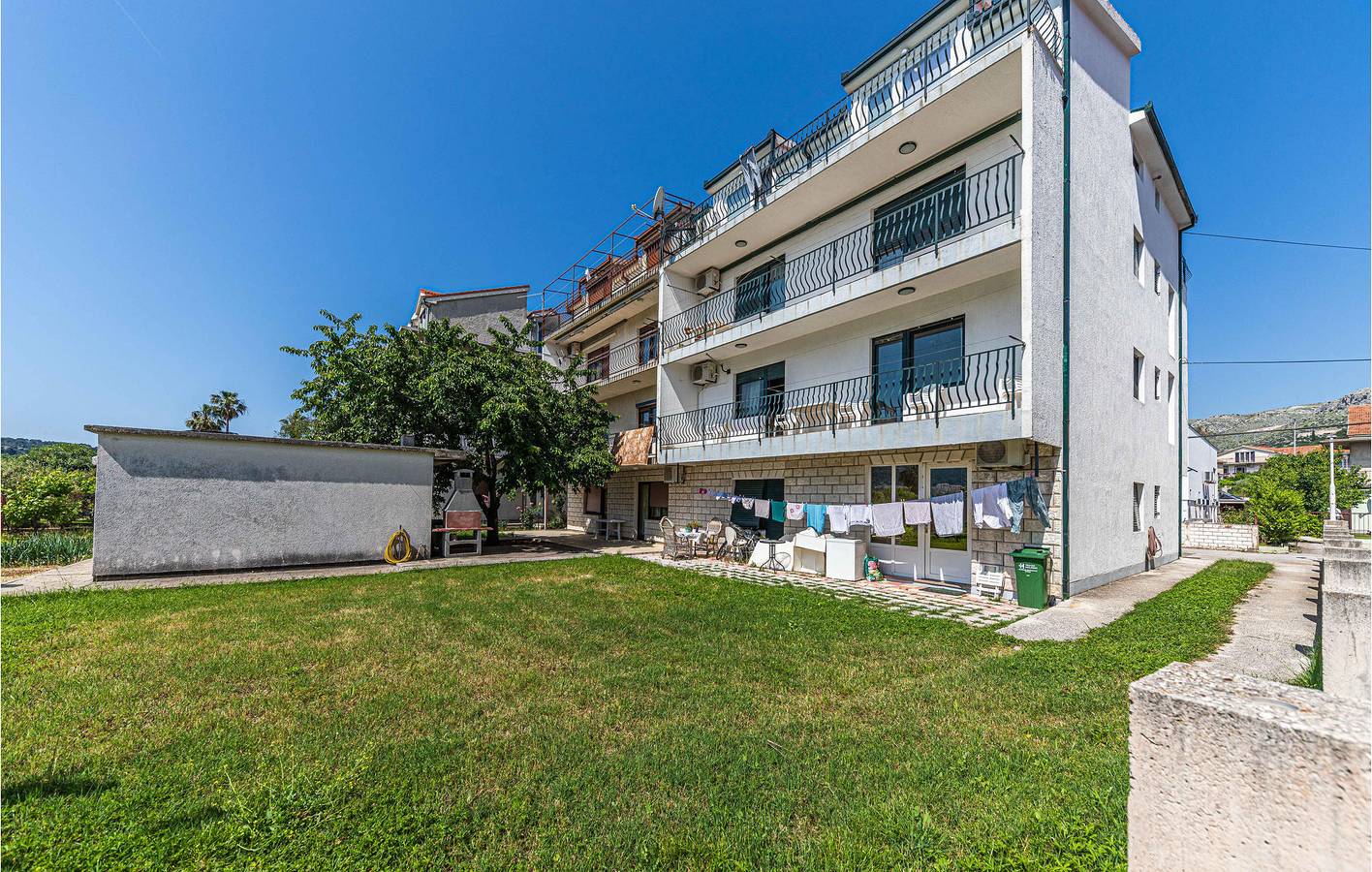 Entire holiday apartment, Holiday apartment for 5 people with terrace in Trogir, Split-Dalmatia