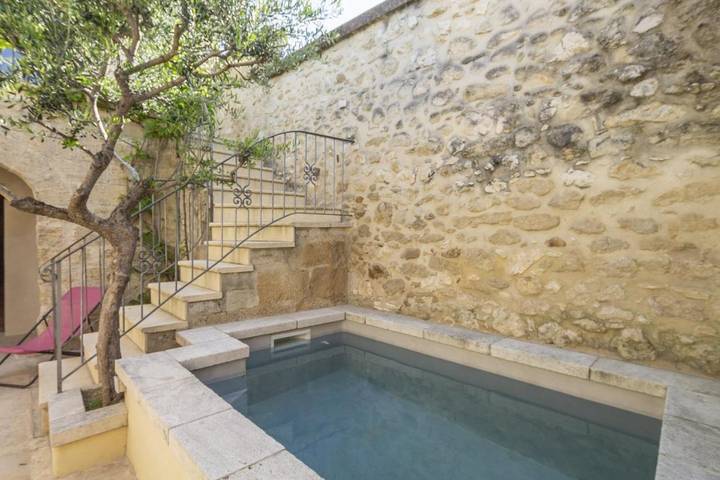 Location de vacances pour 6 personnes, avec terrasse ainsi que jardin et piscine à Saint-Hilaire-d'Ozilhan - 3