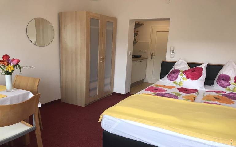 Ferienwohnung für 2 Personen, mit Seeblick und Ausblick sowie Balkon - 1