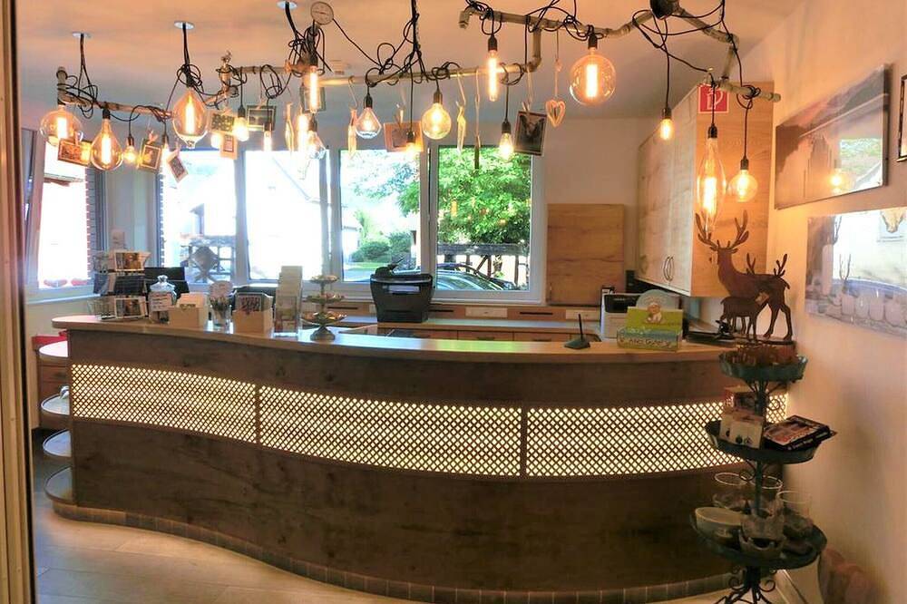 Ganze Wohnung, Gemütliches Einzelzimmer mit modernem Bad, Flachbild-Tv und Wlan in Schallstadt, Südschwarzwald