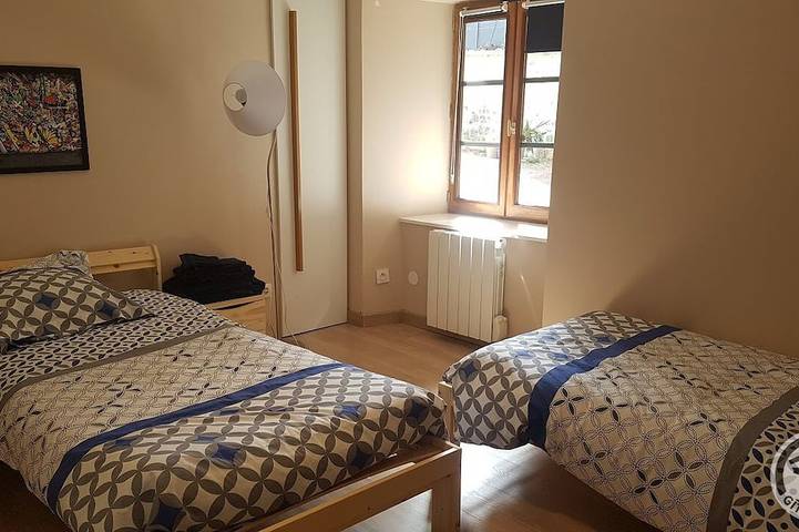 Location de vacances pour 6 personnes, avec piscine et jardin à Cublize - 3