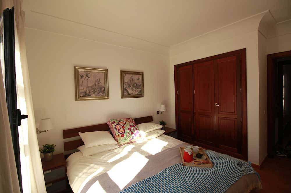 Stylish and serene south facing bungalow with private garden and pool. in Playa Blanca, Yaiza
