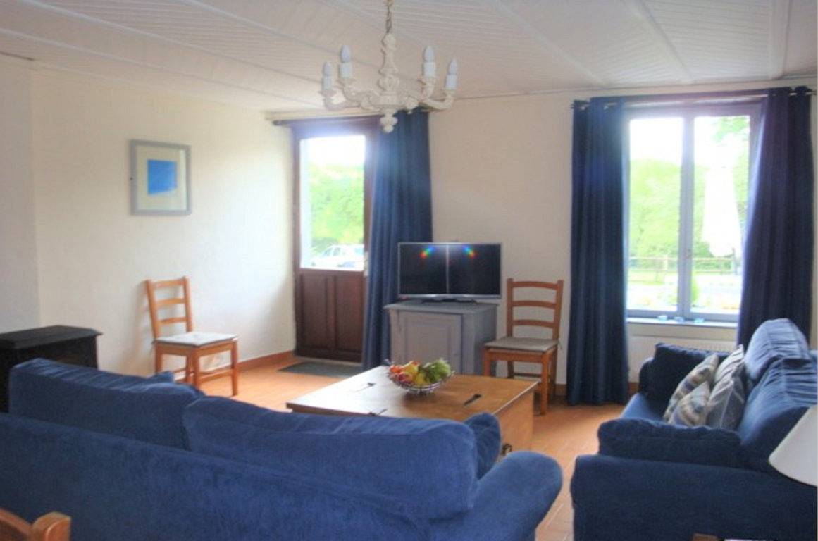 Gîte pour 4 personnes avec piscine in Saint-Hélen, Région de Dinan