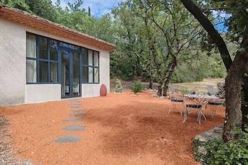 Gîte pour 2 personnes, avec jardin, animaux acceptés dans Office de Tourisme de Pernes les Fontaines
