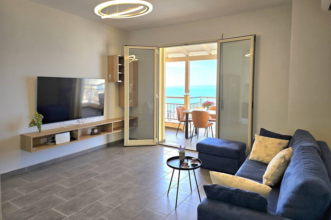 Geheel appartement, Hill Apartment with Sea View in Durres in Durrës (stad), Albanië