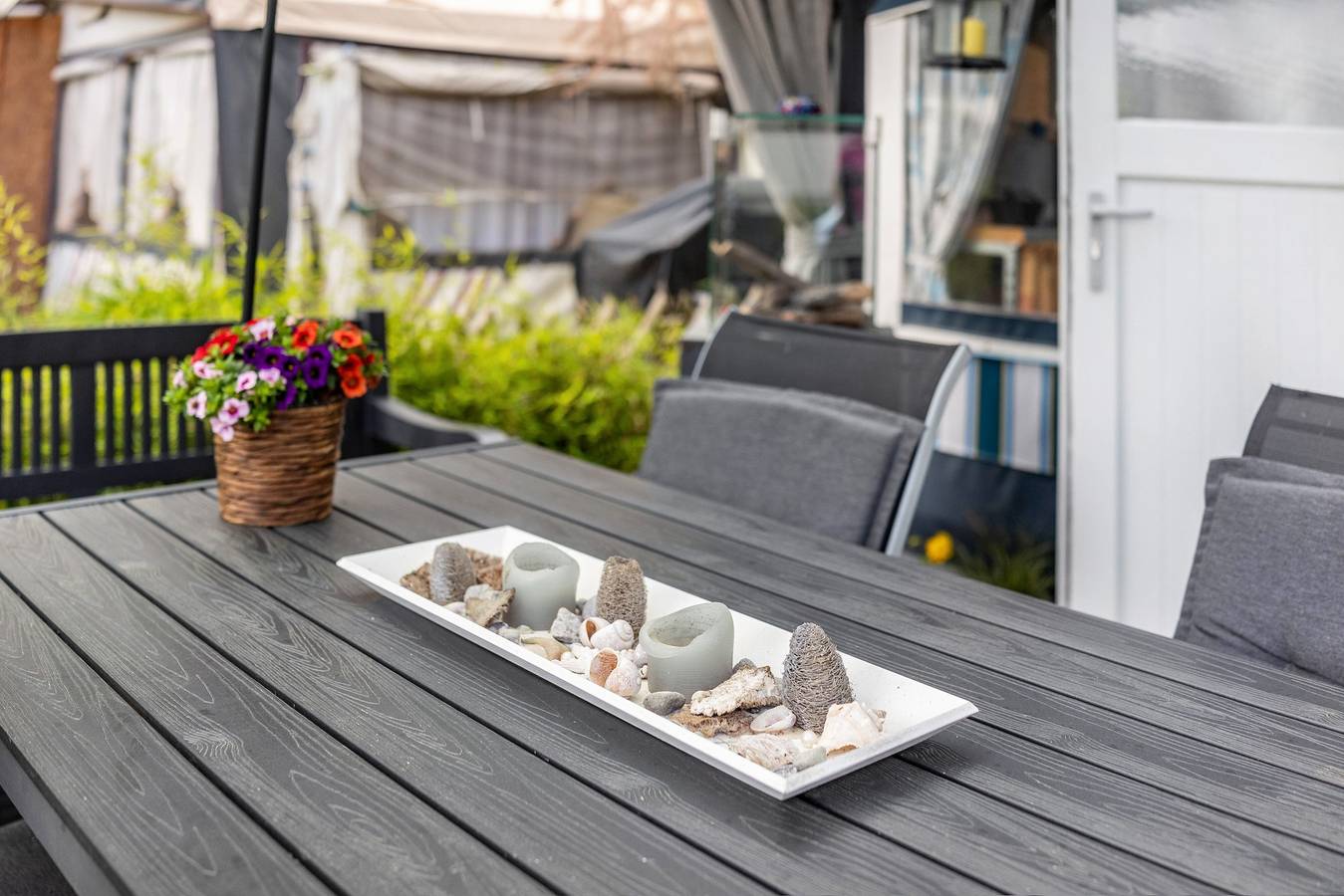 Wohnwagen 'La Pura Vida' mit privater Terrasse in Brandenburg an der Havel