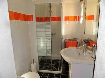 Chambre d’hôte pour 2 personnes, avec terrasse et jardin ainsi que piscine et vue à La Bastidonne