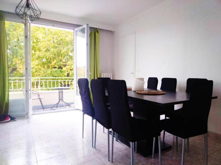 Location de vacances pour 8 personnes, avec Balcon et Terrasse à Enghien-les-Bains
