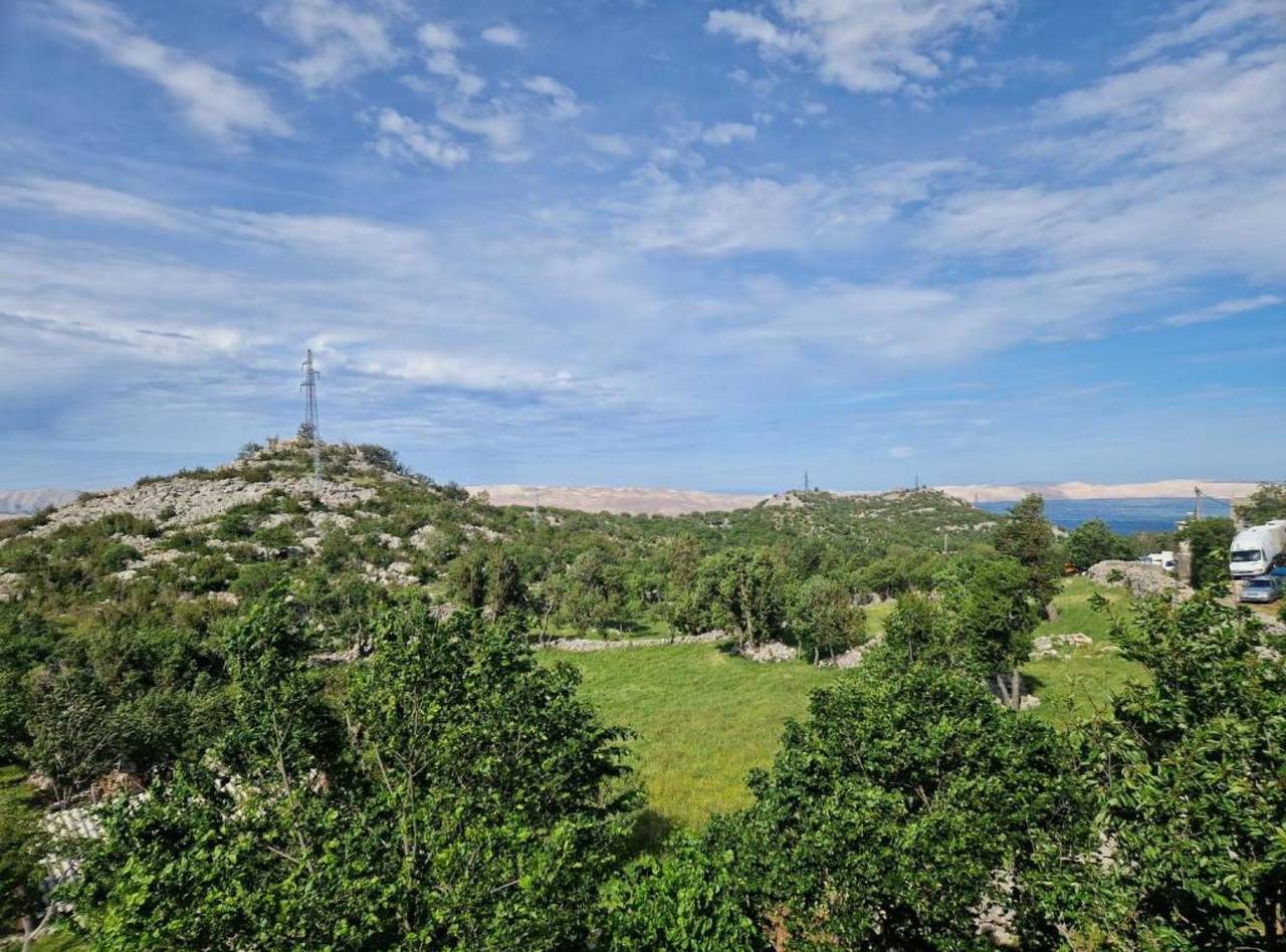 Cały apartament, Three Bedroom Apartment With Balcony And Sea View in Karlobag, Velebit Nature Park