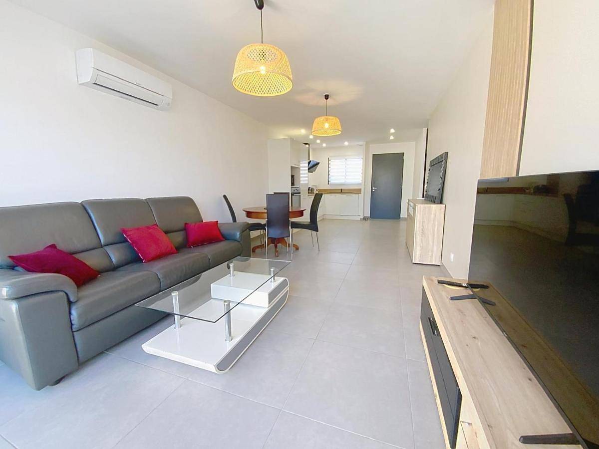 Three-Bedroom Villa in Mont Blanc, Costa mediterránea (Francia)