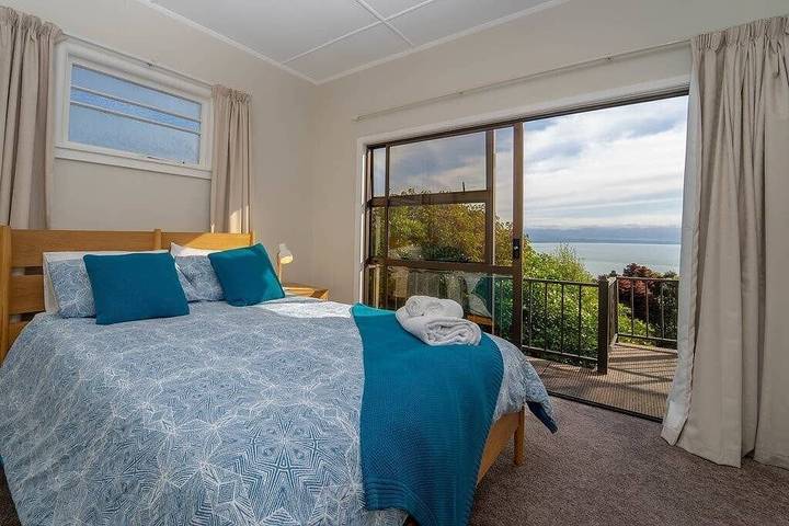 Holiday home for 3 people, with balcony and hot tub in Nelson (New Zealand)