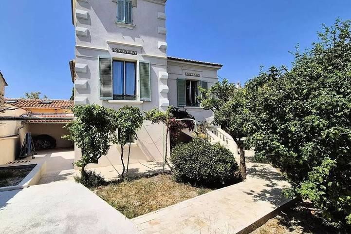 Location de vacances pour 7 personnes, avec terrasse dans Office De Tourisme De Saint Mandrier