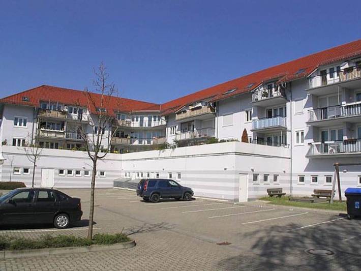 Ganze Ferienwohnung, Gemütliche Fewo (49qm) mit Balkon & Tiefgarage in Naumburg, Saale-Unstrut