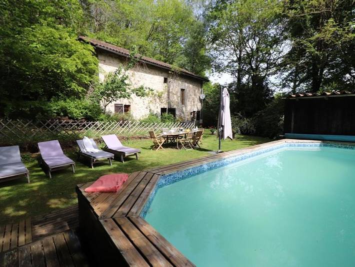Location de vacances pour 6 personnes, avec Terrasse ainsi que Jardin et Piscine à Parlan