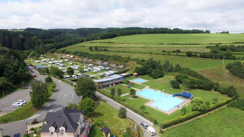 Lodge voor 2 personen, with Balkon and Terras as well as Kinderzwembad and Zwembad in Luxemburg