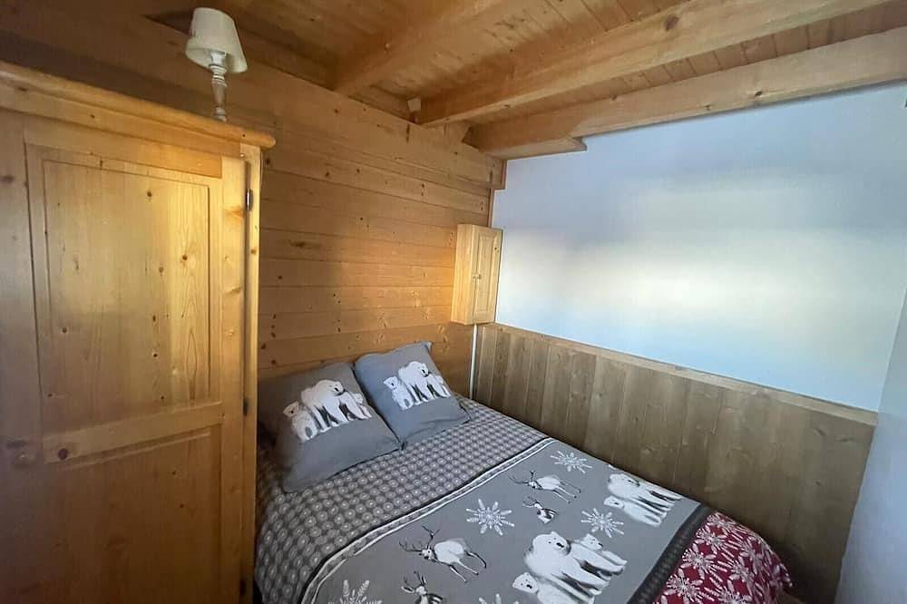 Chalet '6p Comfort - Le Bouvreuil' with Mountain View, Private Terrace & Wi-Fi in Verchaix, Bonneville region